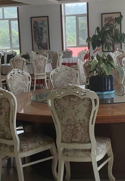 雪乡东方假日酒店·东北家常菜铁锅炖