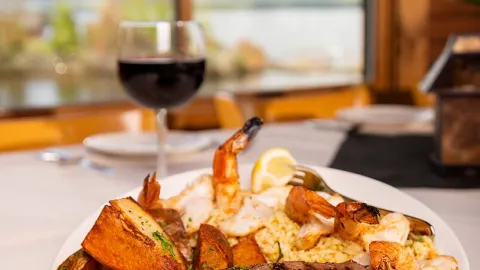 The Boathouse Restaurant in Warren County