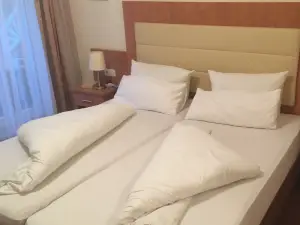 Hotel & Cafe Strandeck