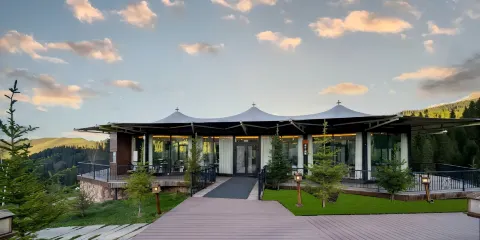 瓊庫什台瓊谷灣野奢營地·瓊谷灣森林餐吧