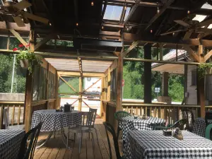 Riverside Tavern