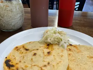 Pupuseria La Estrella