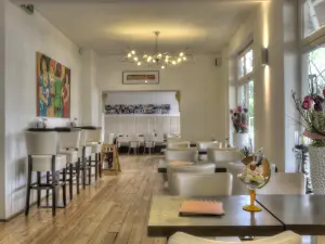 IJssalon Clevers Overloon