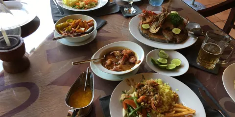 Ayesha Restaurant & Pub
