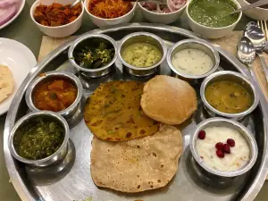 Status Restaurant