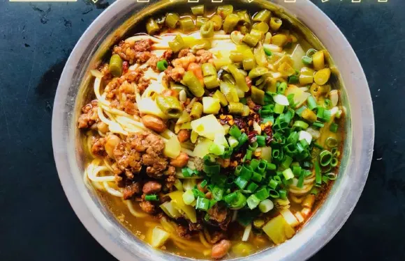 青澤路15號麻辣麪
