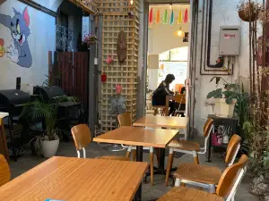 B.cuz Coffee & Eatery