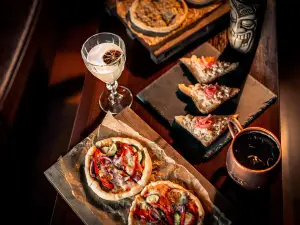 17 Steps Cocktail Bar