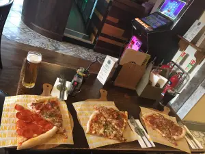 Thirsty Bear Pub & Pizza Restaurant