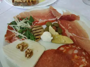 Ristorante - Pizzeria "2001"