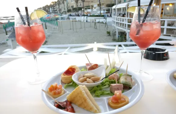 Vondom Beach Bar
