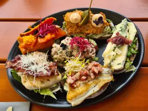 Lagom Restaurant & Bar