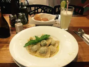 Santa Lucia Pizzeria Gelateria Cafe