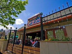 McMenamins - East 19th Street Cafe