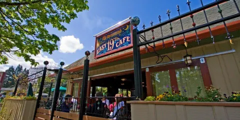 McMenamins - East 19th Street Cafe