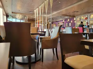 The Middle Spoon Desserterie & Bar