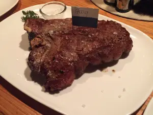 HOLZSTUBE Steakhouse Pub