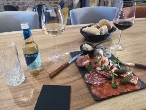 Le Terminus Ruoms : Restaurant Bar Appart-Hotel