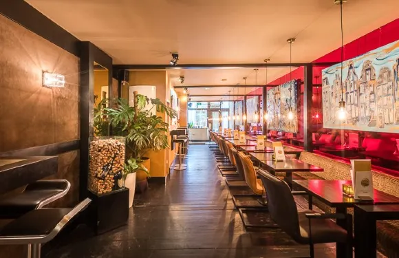 Bubbles & Wines Winebar and Champagne Bar