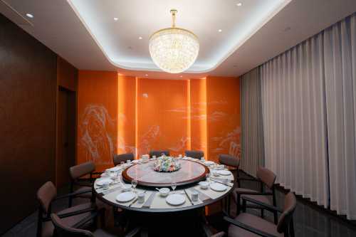 qing dao ruo qi jiu dian · he guang zhong can ting