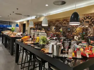 Collage Restaurant