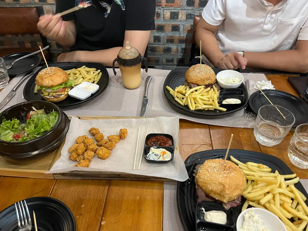 Le 84 café & bistro