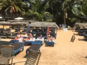 Moon Shadow Guest House And Beach Restaurant