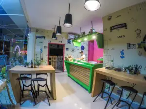 Lolo Salad & Food