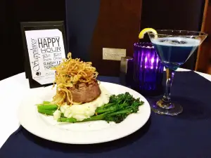 Sapphires Restaurant & Lounge at DoubleTree by Hilton Hotel Jefferson City