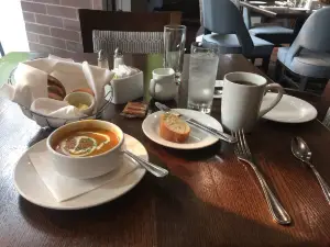 Harold's Kitchen & Bar