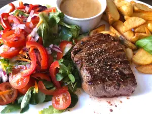 TOM'S STEAK HOUSE