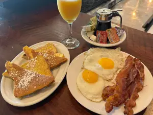 Landmark Grill & Grind - Restaurant