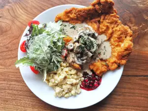 Chef Henrie Bistro & Café