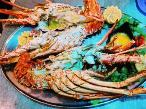 Nisos Restaurant Cafe