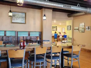 Alma Hotel Bar and Restaurant