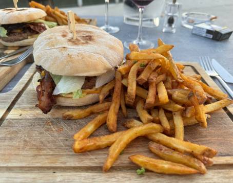 Marina lounge bar & Restaurant
