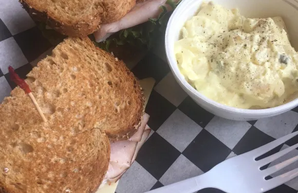 Brown Bag Deli and Cafe