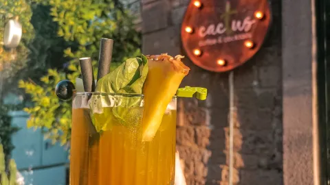Cactus Coffee & Cocktails | Cunda - Ayvalık in ไอวาลิค