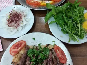Kapali Carsi Meshur Manisa Kebapcisi