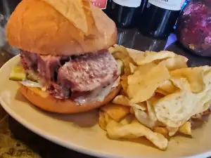 Embe Eatery and Lounge
