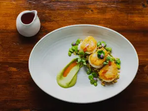 1833 Kitchen & Bar