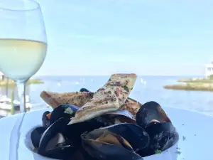 Po House, Good Eats & Libations, Sound - Side Dining