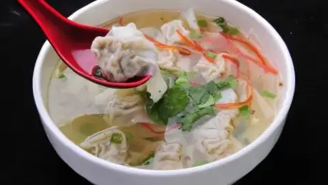 三鲜馄饨 in Xinxing