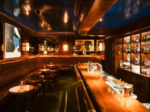 Einstein Bar
