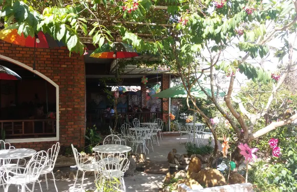 Bon Mua Garden Coffee House and Tea Leaf