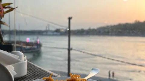 Kaafe — Best & Widest Ganga View Cafe in Rishikesh in Ришикеш