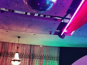 Avenue Club