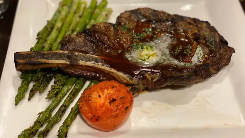 Grill and Vine in 米爾布雷