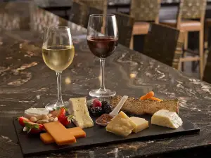 Bistro 72