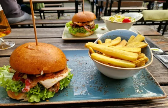 HANS IM GLUECK Burgergrill & Bar